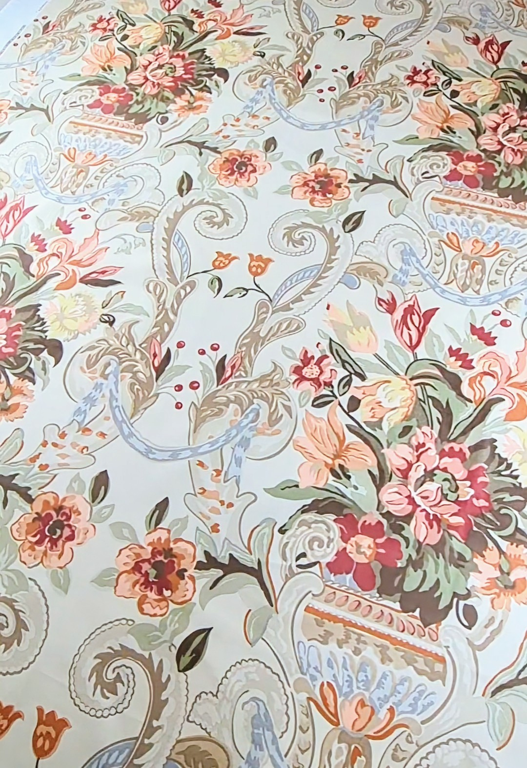 Schumacher Aylesbury Vase - 3.2m Remnant