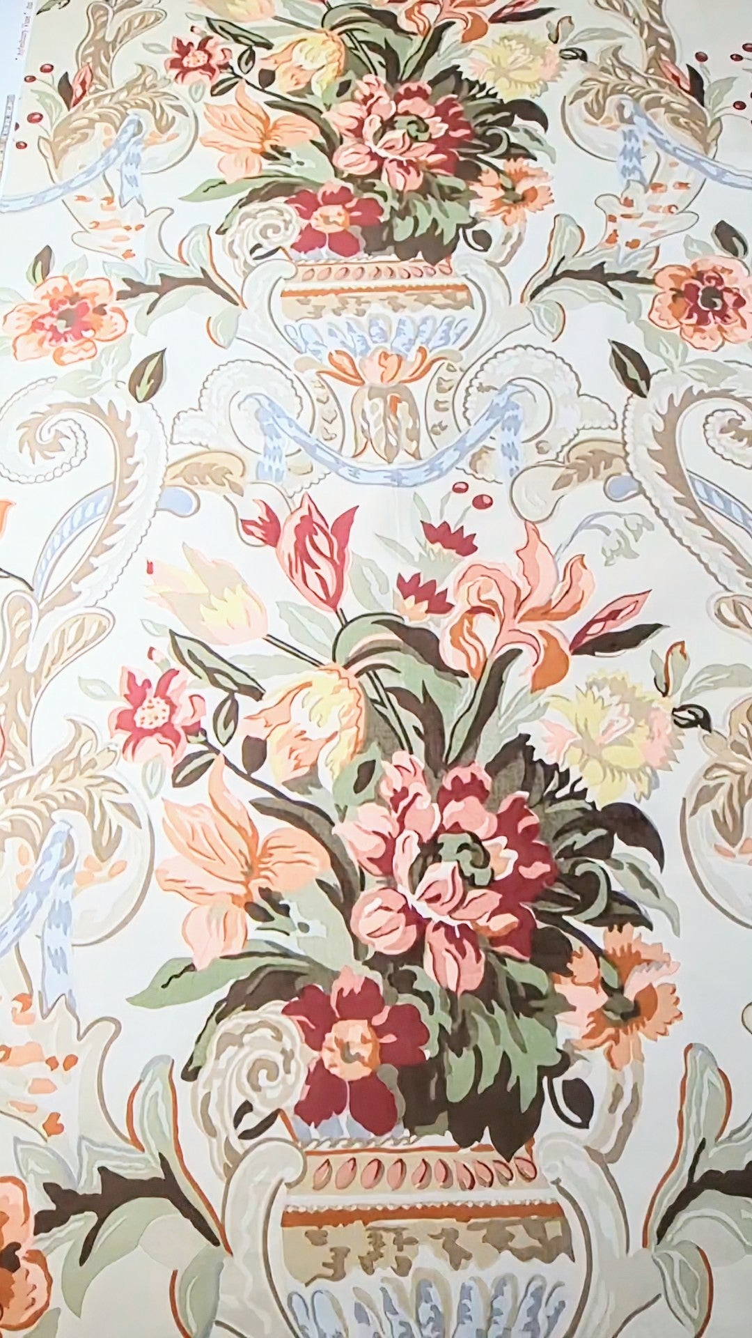 Schumacher Aylesbury Vase - 3.2m Remnant