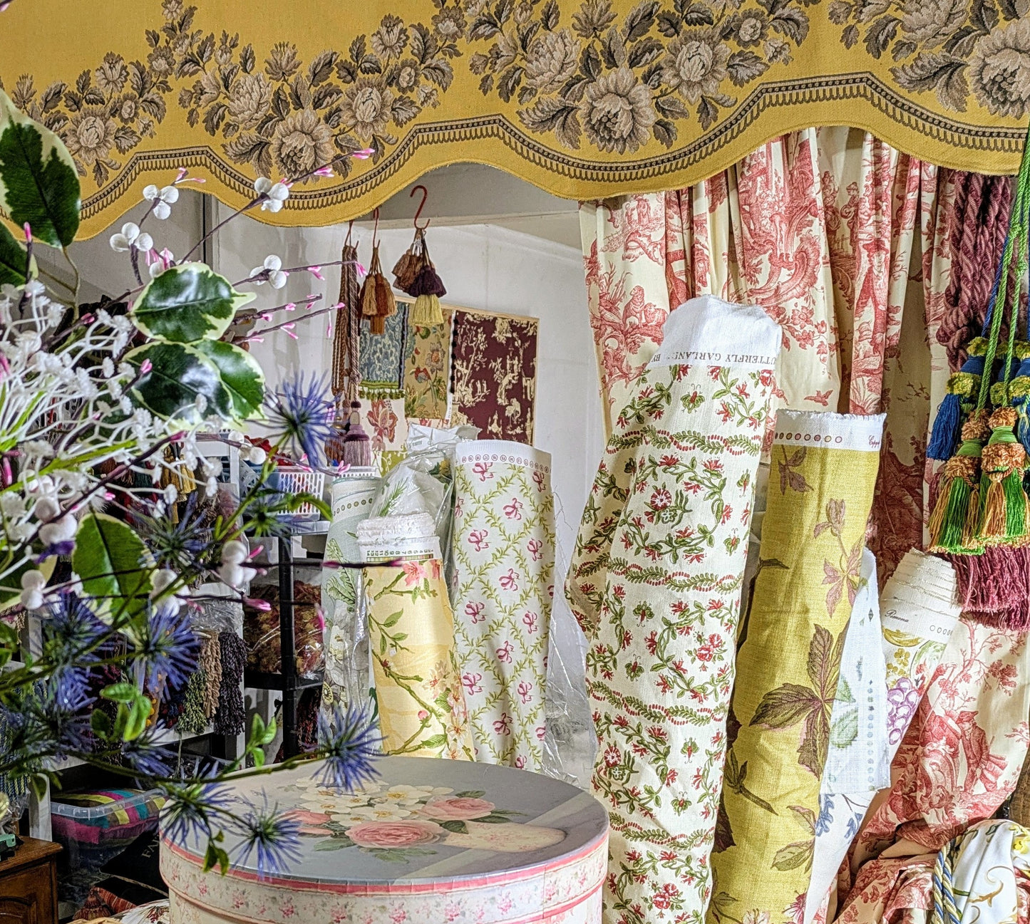 Green Curtain Pelmet 1.95m Remnant