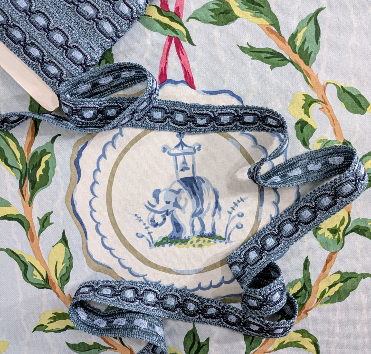 Blue Braid / Trimming with ornate, chain design