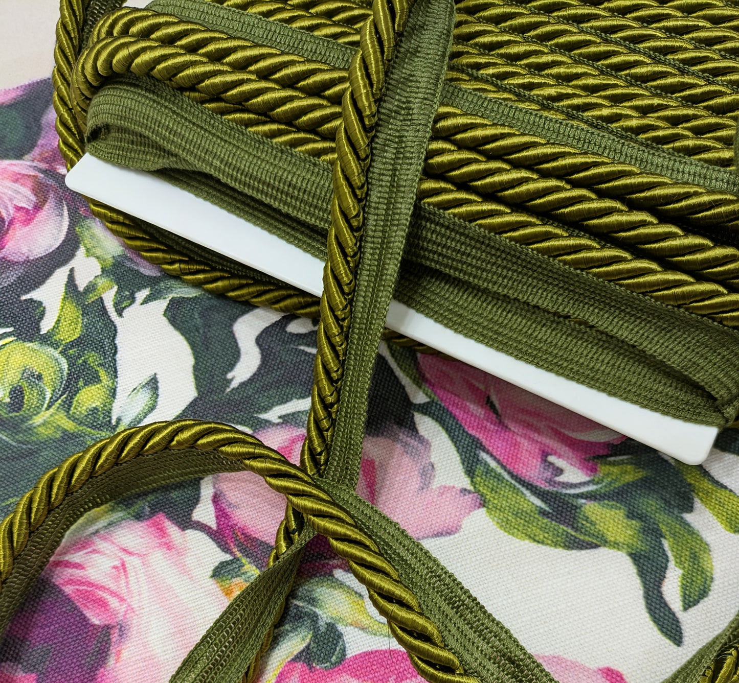 Green Twisted Cord Flange Braid / Trim for Soft Furnishings & Upholstery