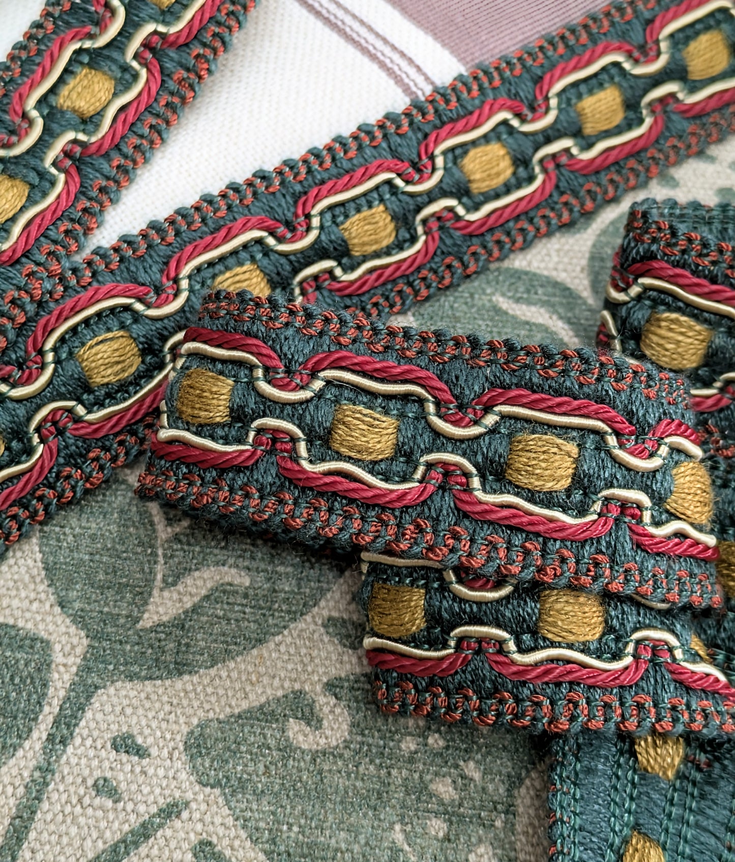 Green Braid / Trimming with ornate, chain design / Lampshade Trim / Upholstery Trim