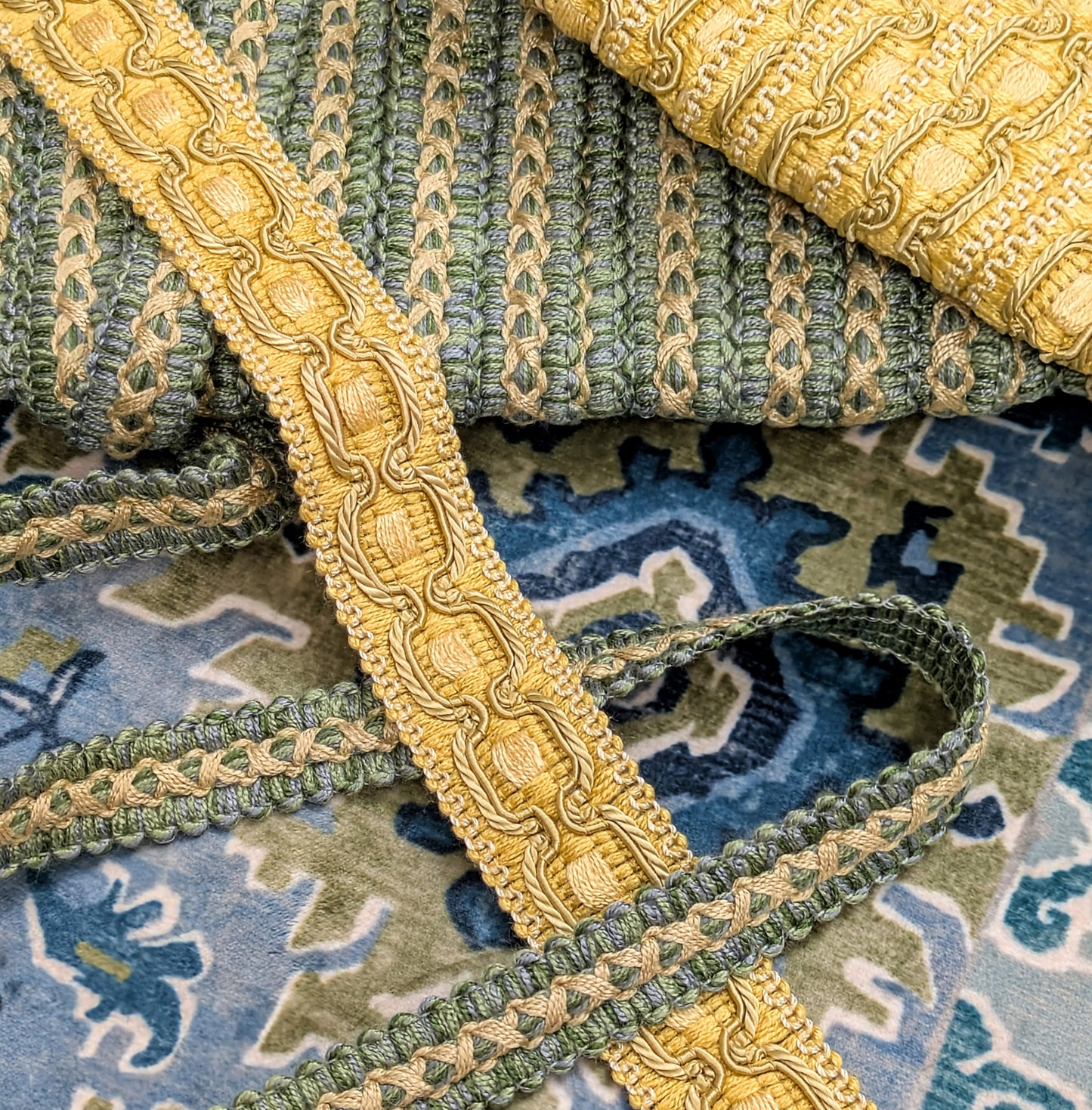 Yellow / Gold  Braid - Trimming with ornate, chain design