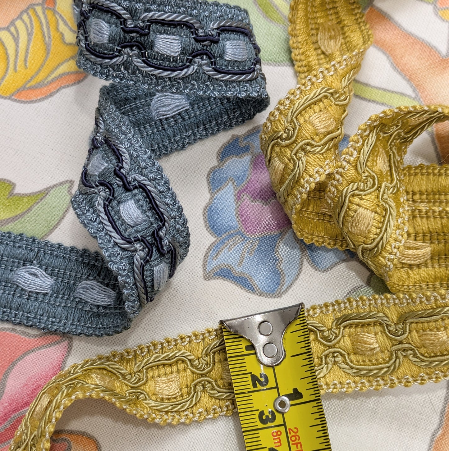 Yellow / Gold  Braid - Trimming with ornate, chain design