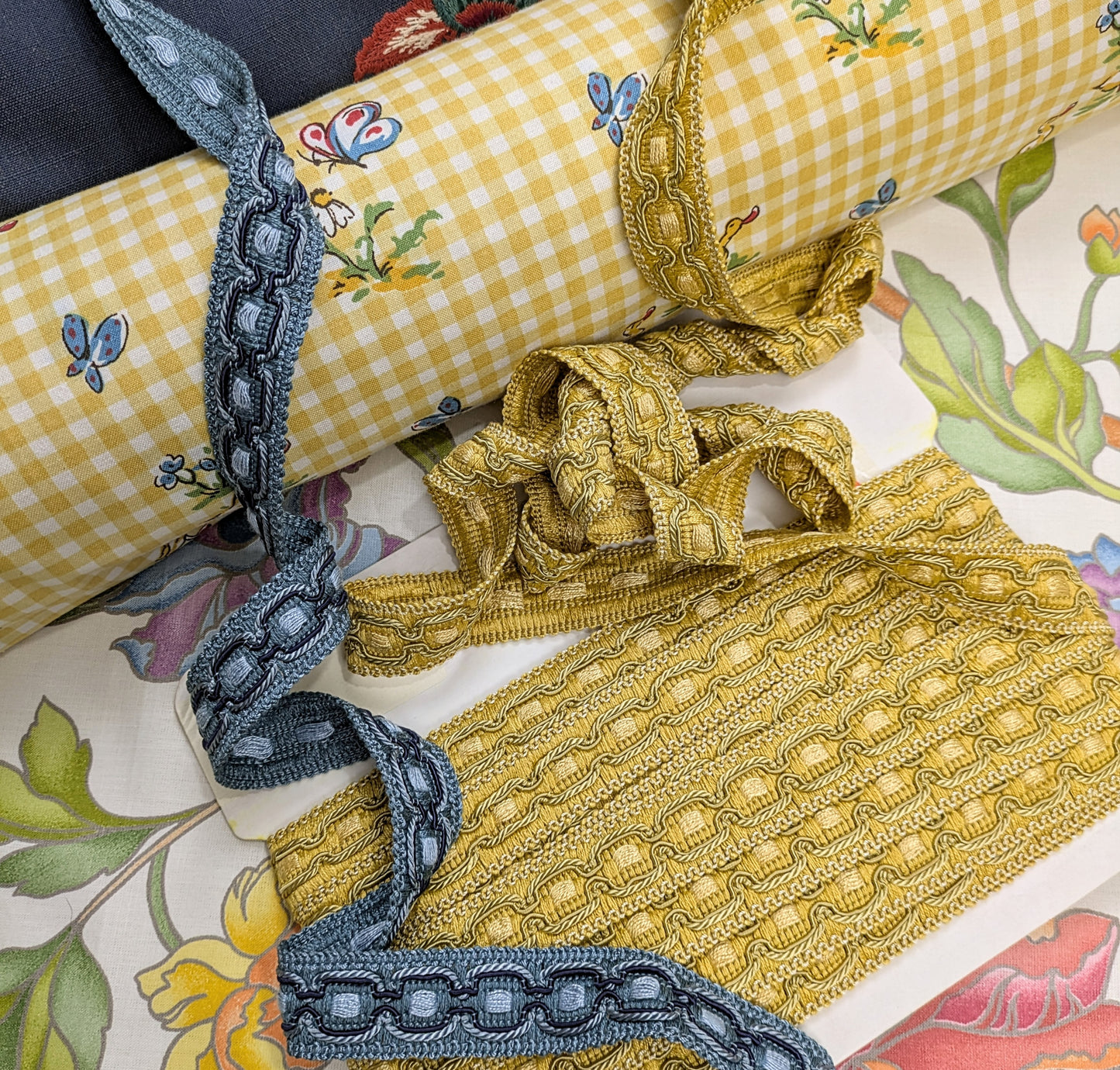 Yellow / Gold  Braid - Trimming with ornate, chain design