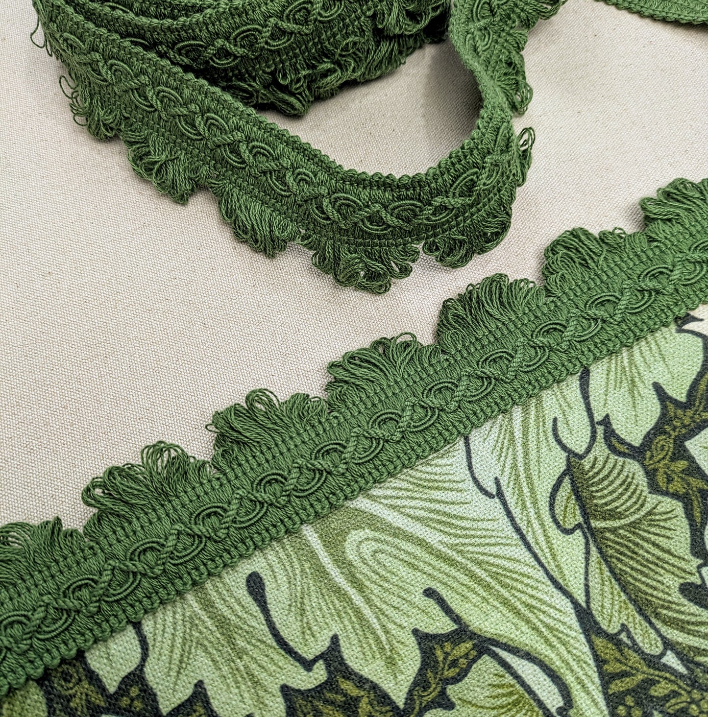 Green Fan Edge Upholstery Trim / Cushion Trimming - 3.8m Remnant Piece