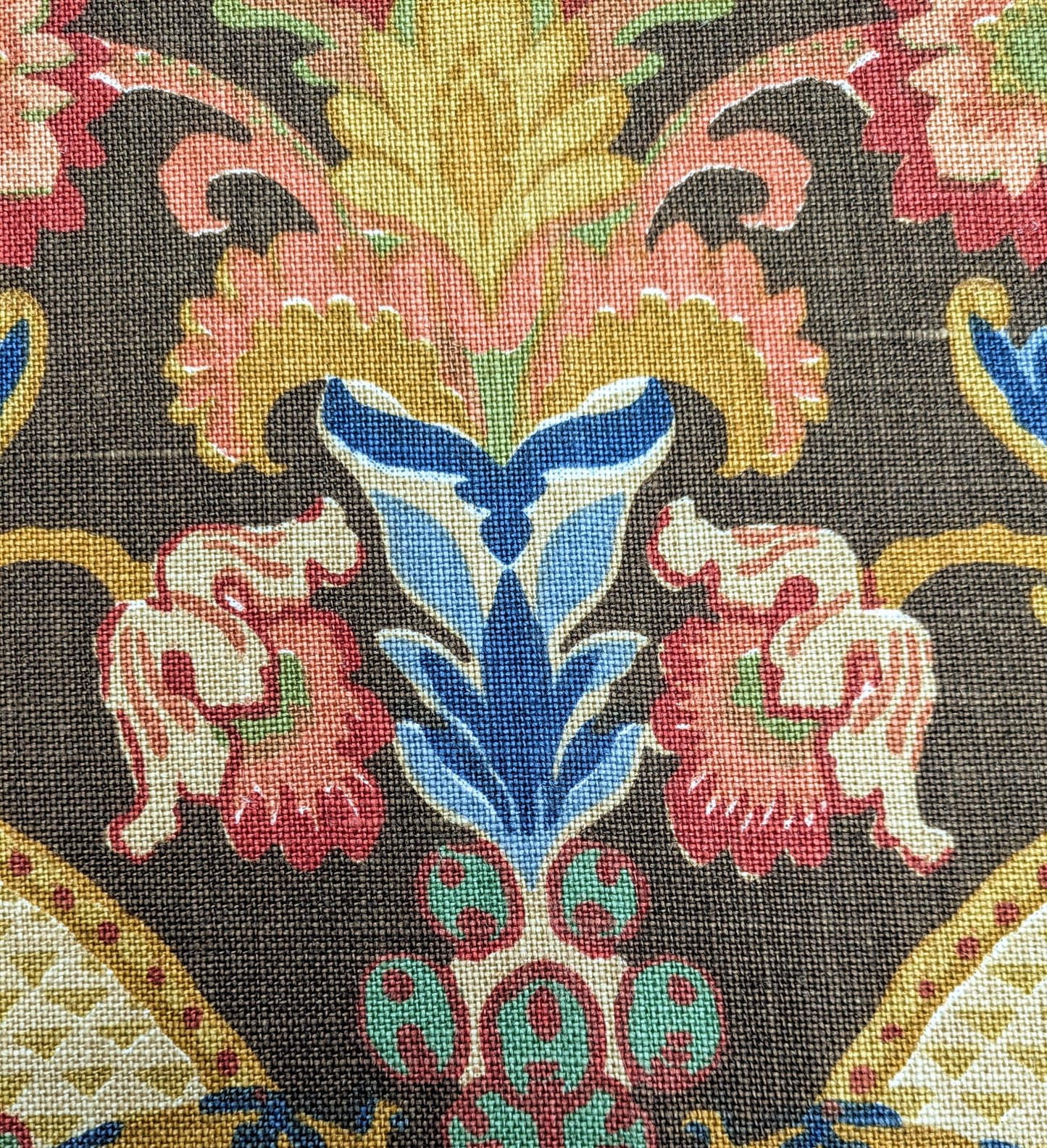 Fontenay Vase by Schumacher